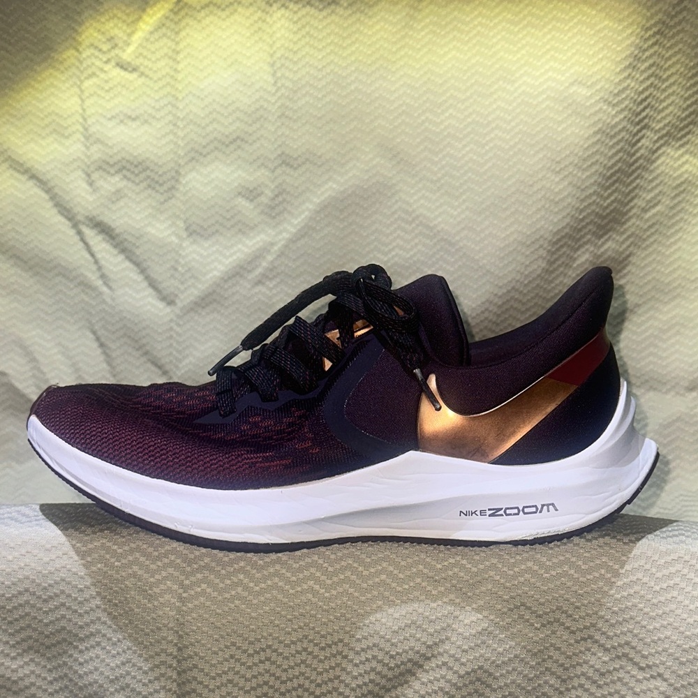 Nike Zoom Women's Size 8,5 - Maroon and Gold